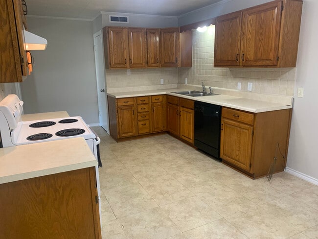 Photo - 3150 Ray Dr W