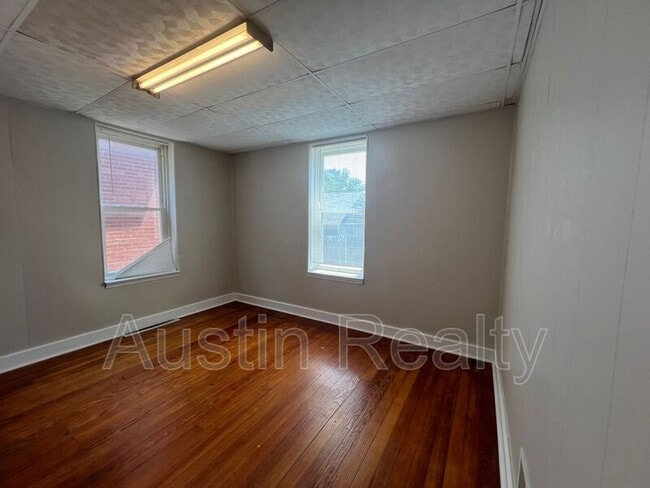 Photo - 4932 Schollmeyer Ave