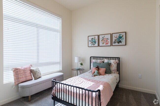 2BR, 2BA - 903SF