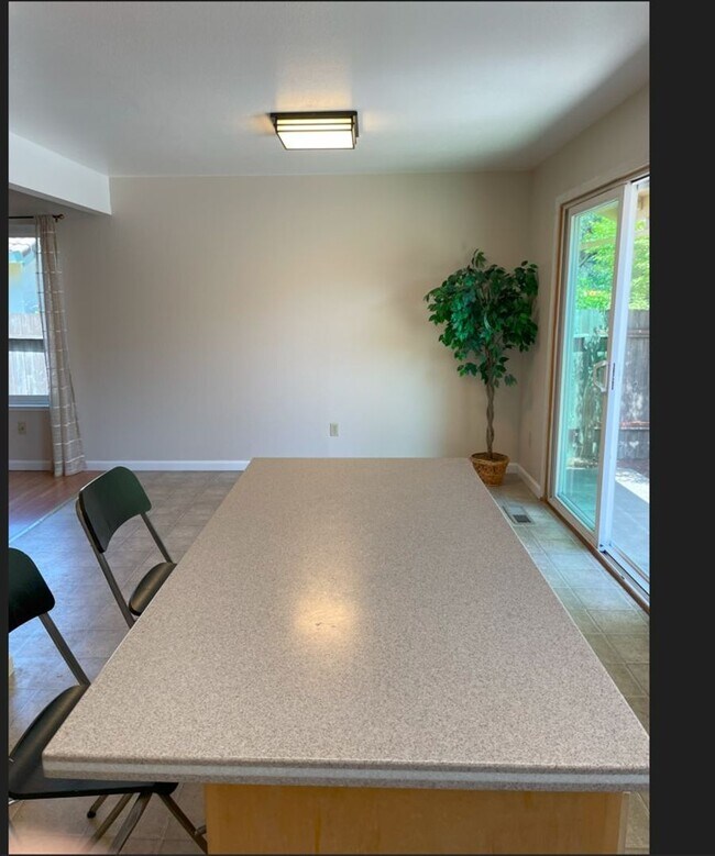 Photo - ~Spacious 5 Bed/2 Bath Home in D Section~