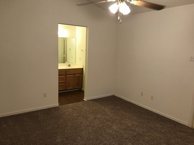 1000 Parkview Cir