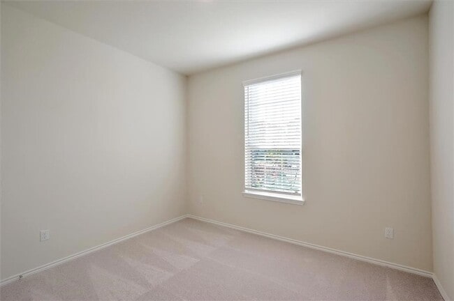 Photo - 536 Gray Hawk Ridge