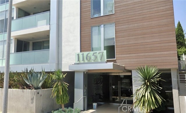 Building Photo - 11657 Chenault St Unit 305