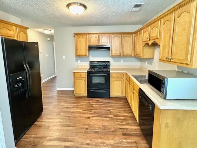 Photo - Now Leasing A 3 Bedroom 2 Bath Home In Cor...