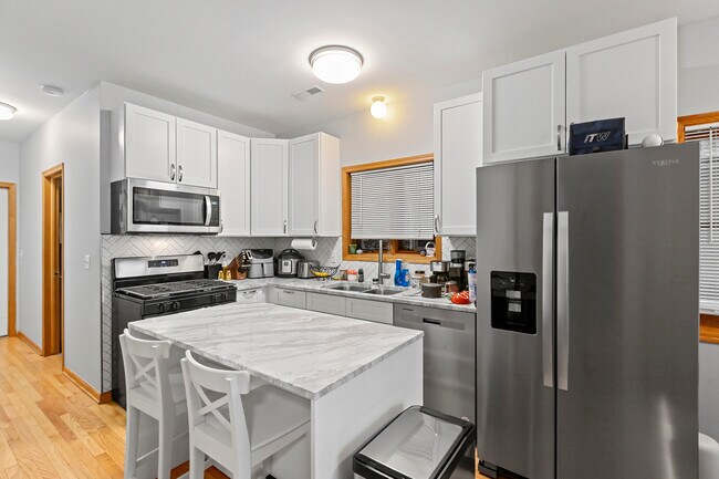 Photo - 2033 W Huron St Unit 1