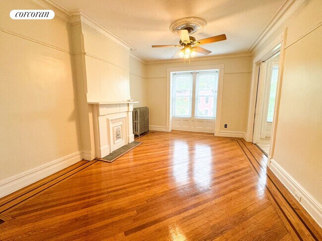 Photo - 638 Halsey St