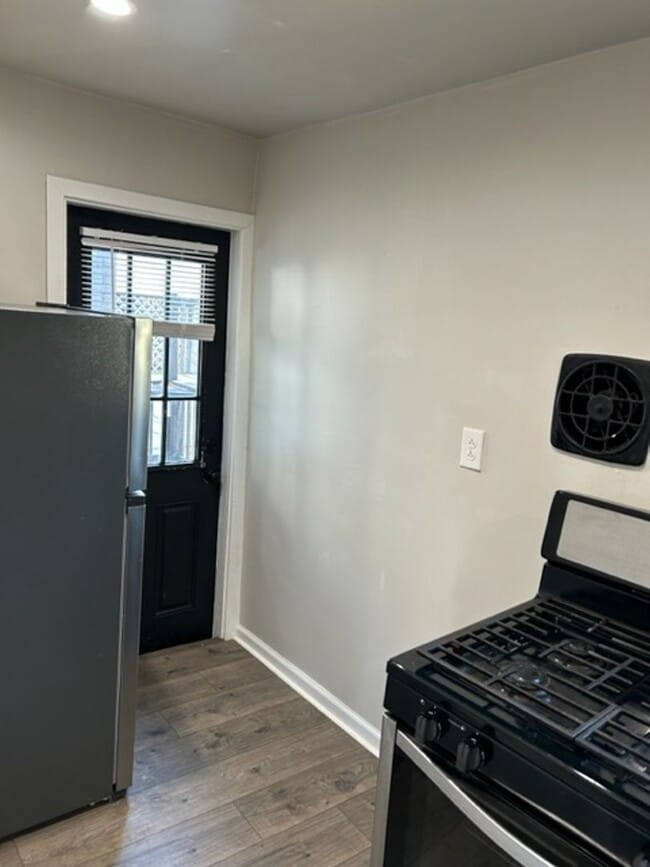 Photo - 656 Dow Ave Unit Apt B