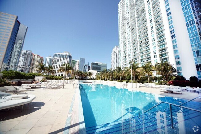 Building Photo - 950 Brickell Bay Dr Unit 800 Rental