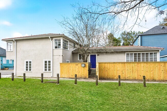 Building Photo - dsk638 Unit 638