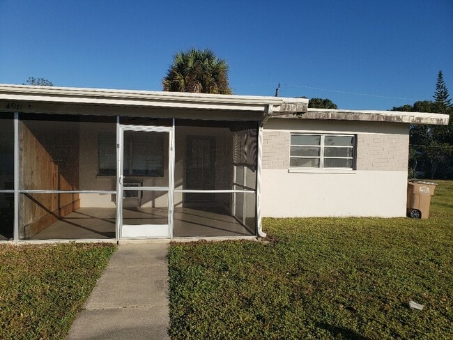 Building Photo - WR-2 Bliss Duplex Unit B Right Side