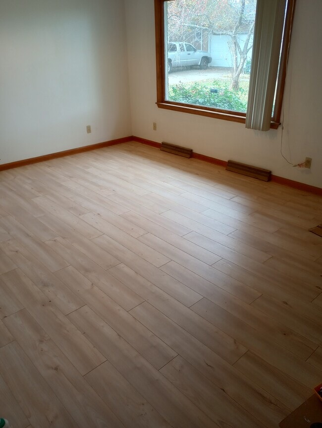 Living room - 1107 W Maple Ave S Unit 4