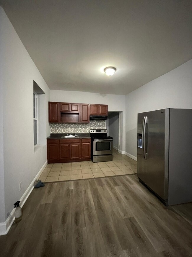 Photo - 628 N 55th St