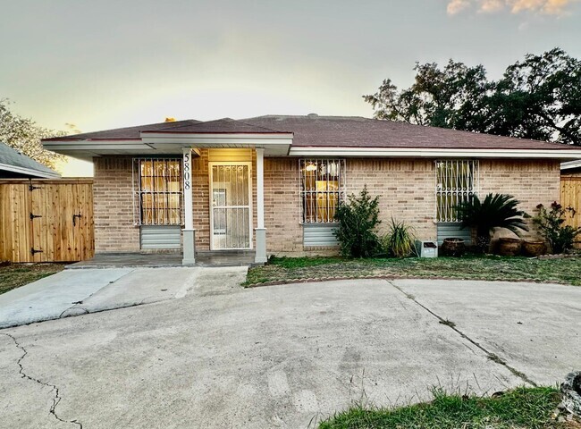 Building Photo - 5808 Longoria Loop Rental