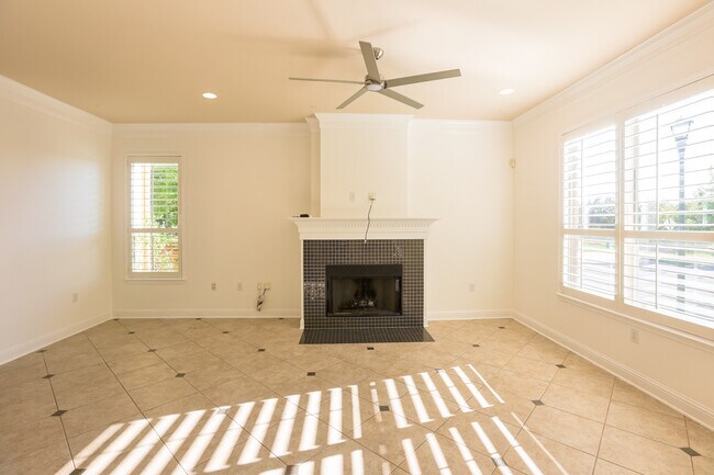 Photo - 2212 Tom Miller St