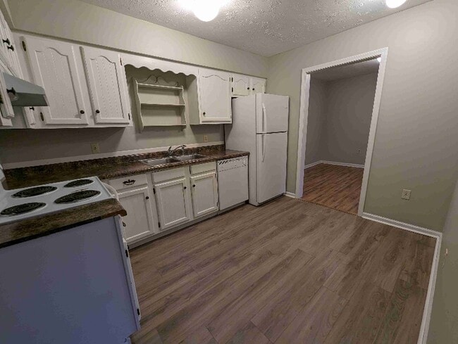 Photo - 305 Molloy Ct