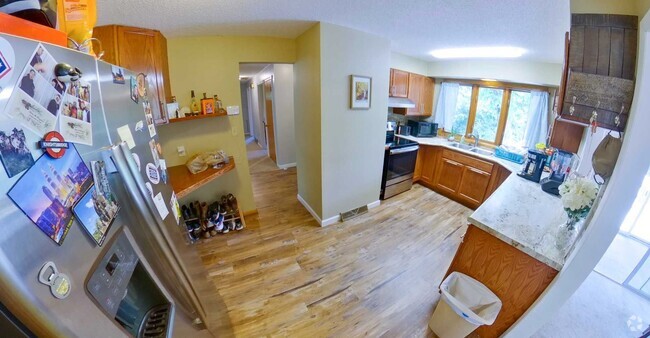 Building Photo - 3D Tour Available - Garage Parking + Sun R... Rental