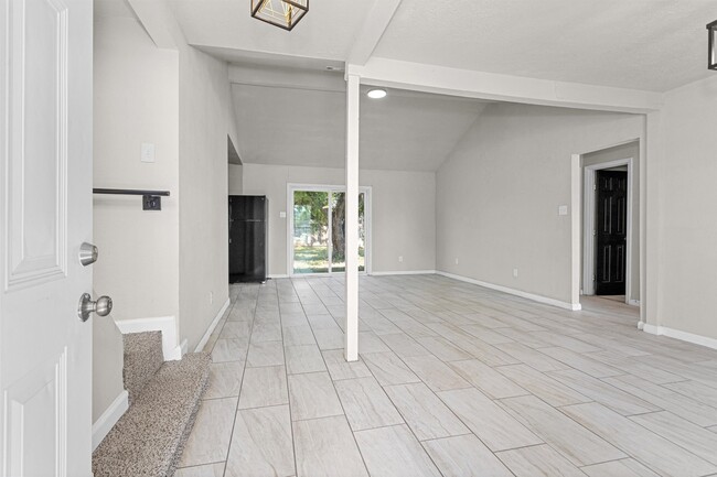 Building Photo - 15225 Woodforest Blvd