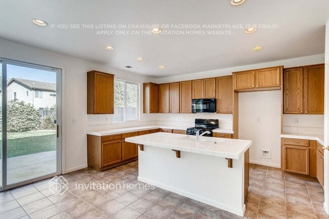 Photo - 865 Devonshire Ln