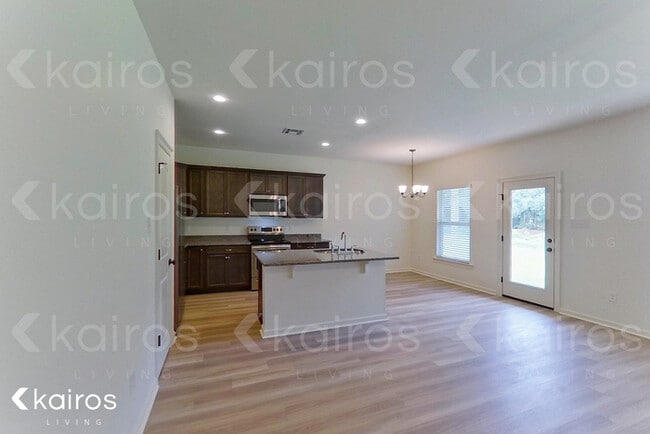 Photo - 207 Foggy Ln