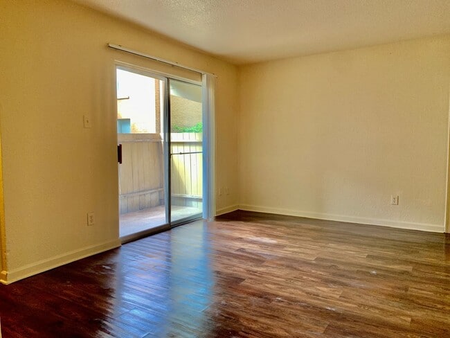 Photo - 8100 Creekbend Dr Unidad Apartment 157