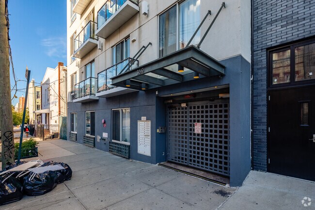 Photo - 369 Harman St