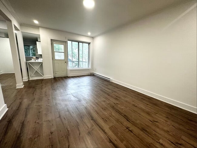 Photo - 6635-6645 Av Fielding