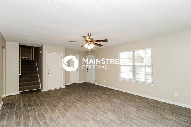 Photo - 3 Bedroom Pet-Friendly Home in Dallas, GA with Main Street Renewal