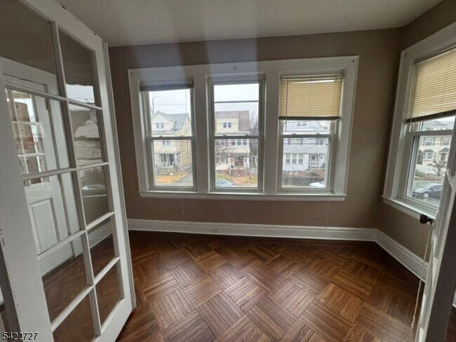 Photo - 742 Pennington St