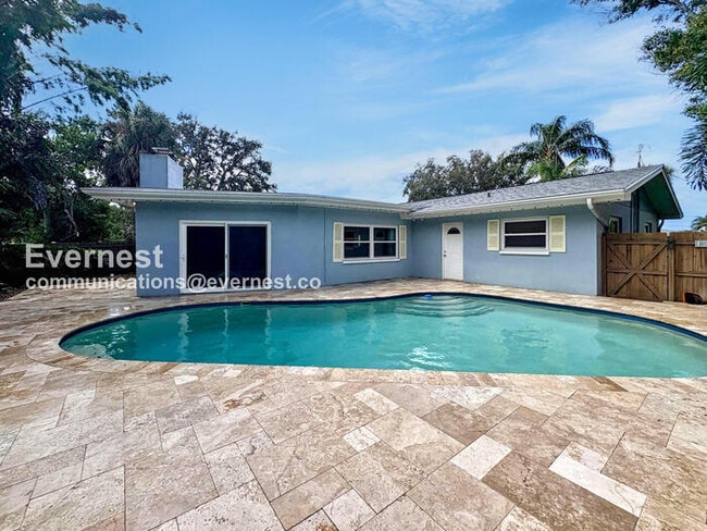 Photo - 111 Carlyle Dr