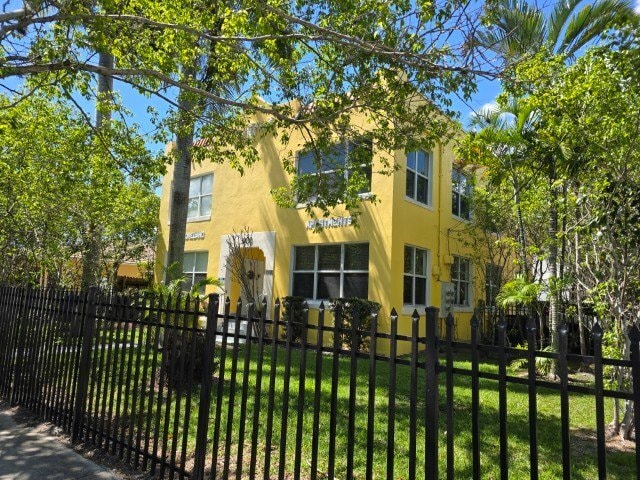 Building Photo - 1000 SW 12th Ct Unit 3