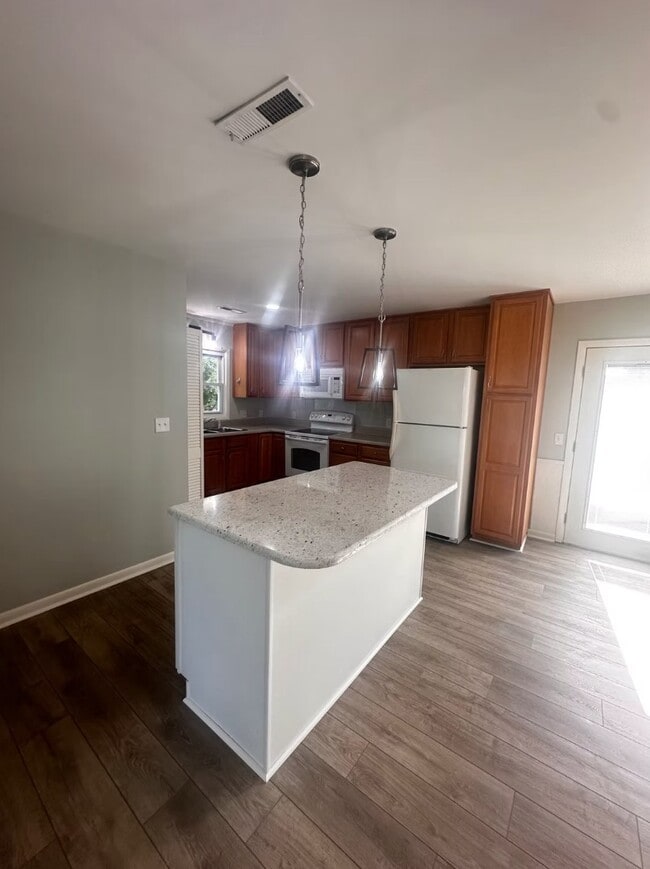 Photo - 113 N Crestwood Dr