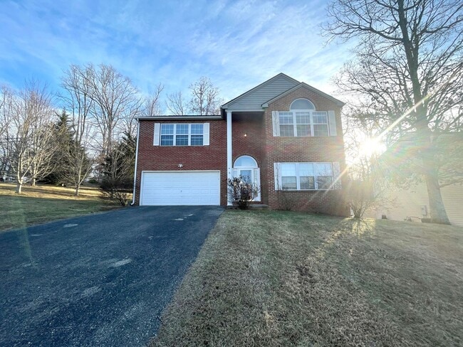 Photo - Spacious 4 Bedroom 2.5 Bath Home