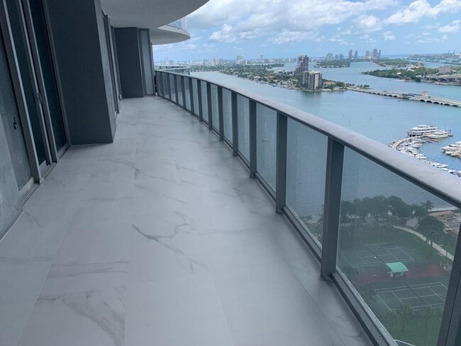 Building Photo - 488 NE 18th St Unit 2510