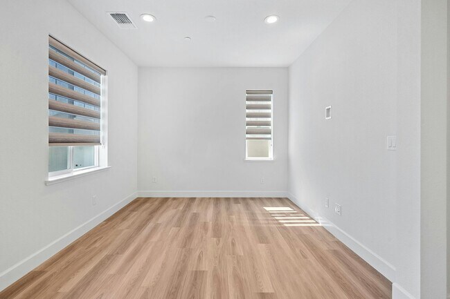 Photo - 2943 Neil Jerome Dr