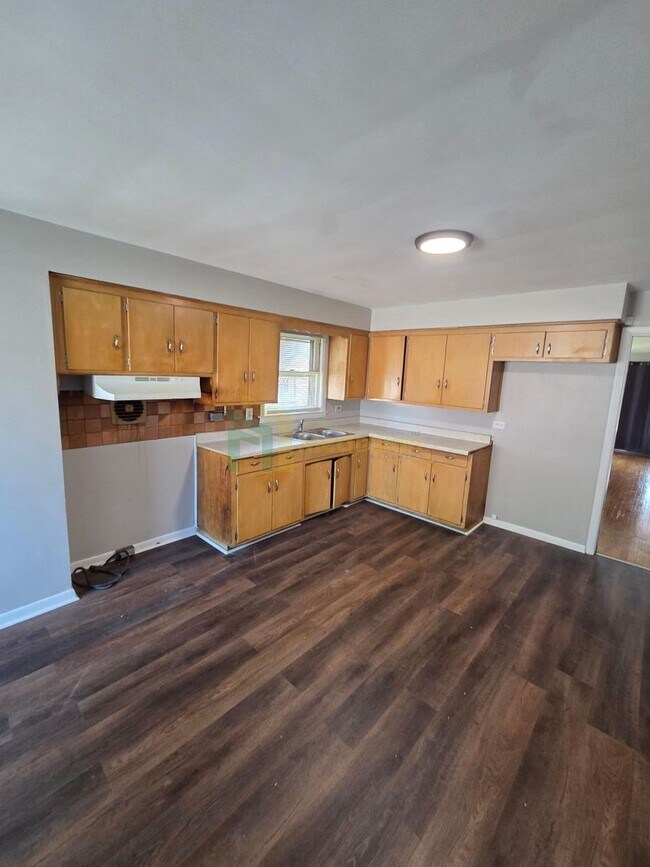 Photo - Beautifully Renovated 4-Bedroom Home with ...