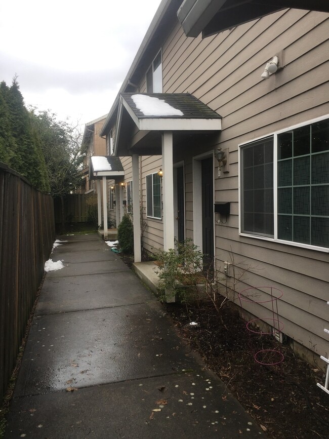 8046 NE Couch St Unidad 3