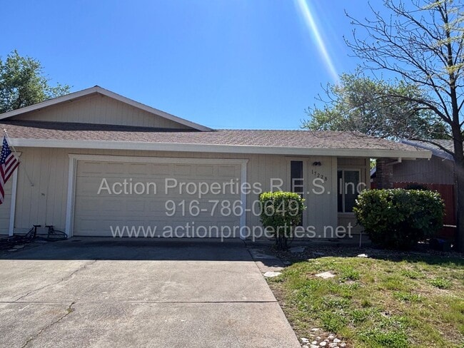 Building Photo - Updated 2 Bed, 2 Bath Duplex - 2 Car Garage - Two Large Patios - Close to Shopping, Restaurants, ...