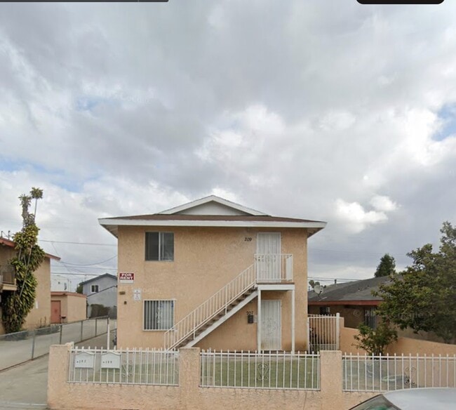 Building Photo - 207 E 116th Pl