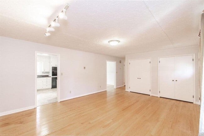 Photo - 601 Broce Dr