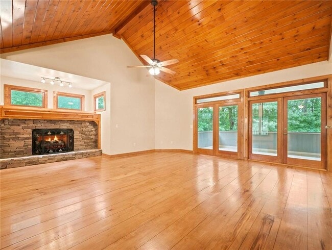 Photo - 847 Orchard Rd