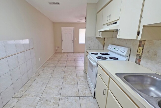 Photo - 2/1 Home in suberb location, pet friendly! Unit 1