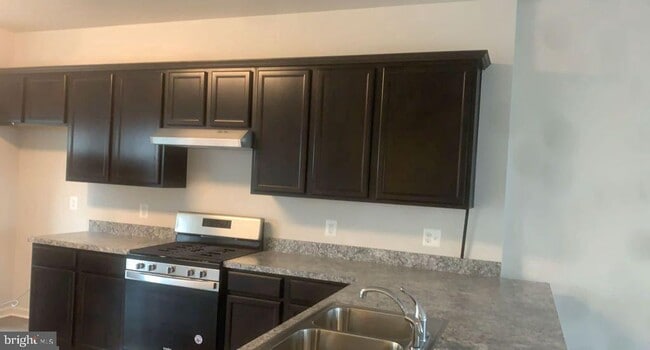 Photo - 235 Crofton Ct