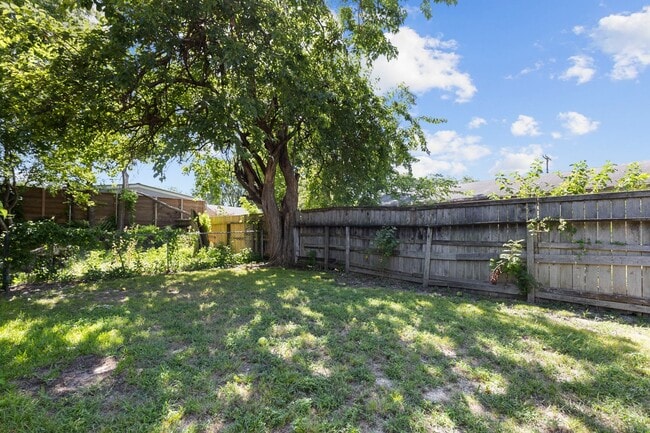 Photo - Spacious Duplex for Rent in Sherman, TX La...