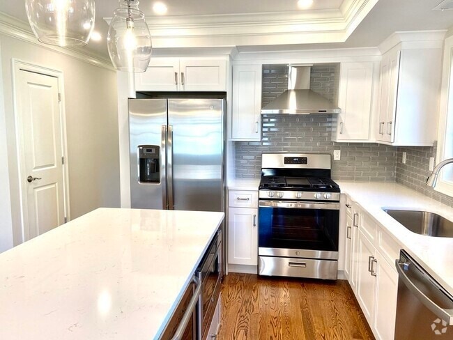 Building Photo - 8 Maplewood St Unit A Rental