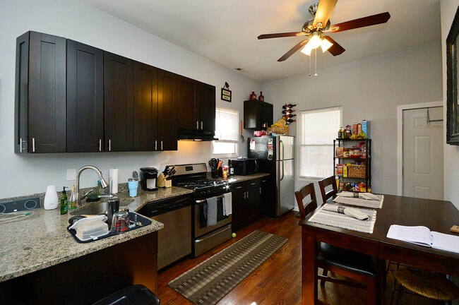 Photo - 1644 N Artesian Ave Unidad 2R