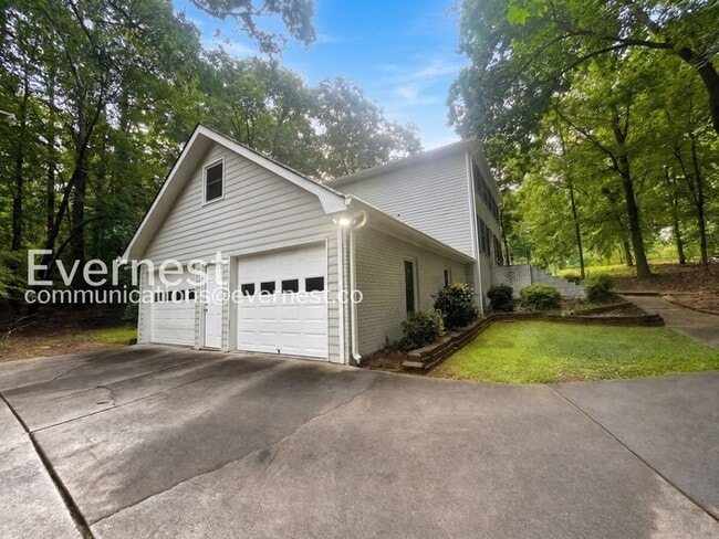 Photo - 3 Bed/2.5 Bath Home with Garage / Available Now!