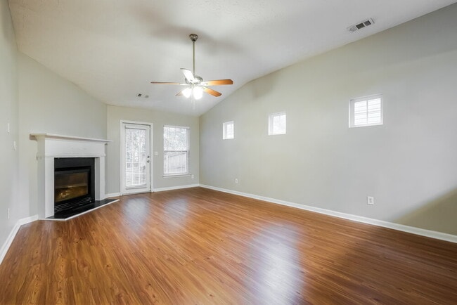 Photo - 533 Arrowhead Dr