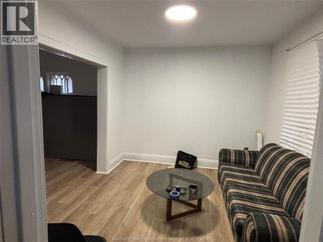 Photo - 442 Erie St W