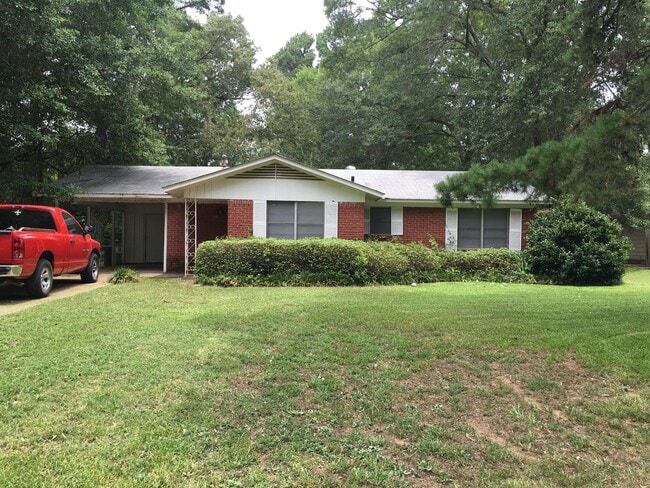 Building Photo - New Floors and Paint!!