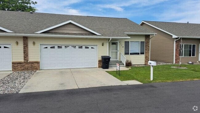 Building Photo - 4 bedroom in Billings MT 59102 Rental